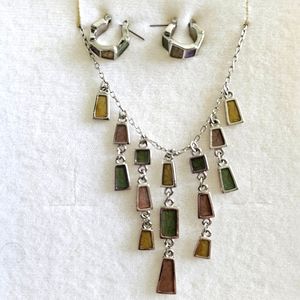 Necklace set in tone Yerika